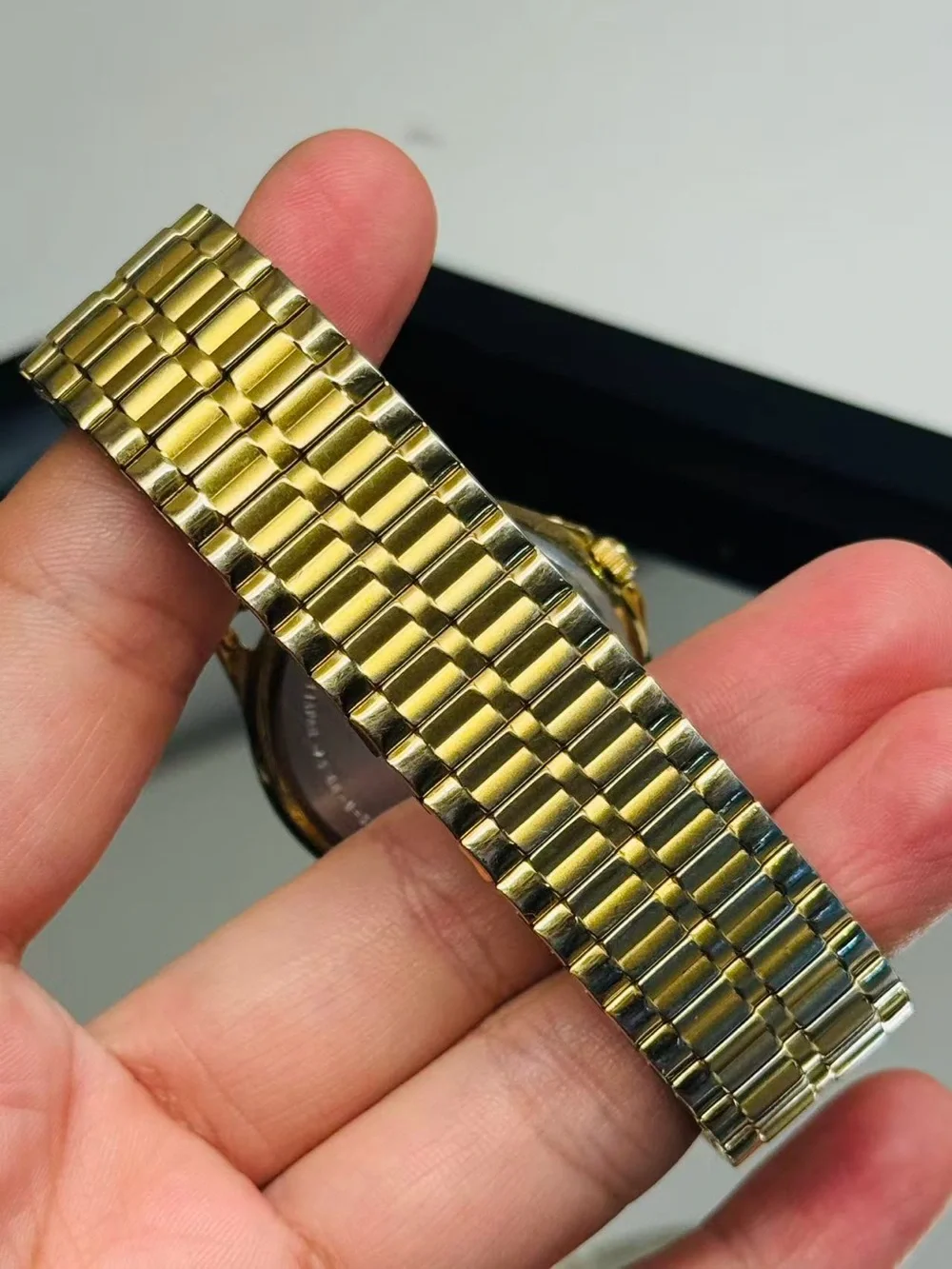 Vintage Citizen Quartz Day Date Gold Tone Men’s Watch 31mm New Battery Runs